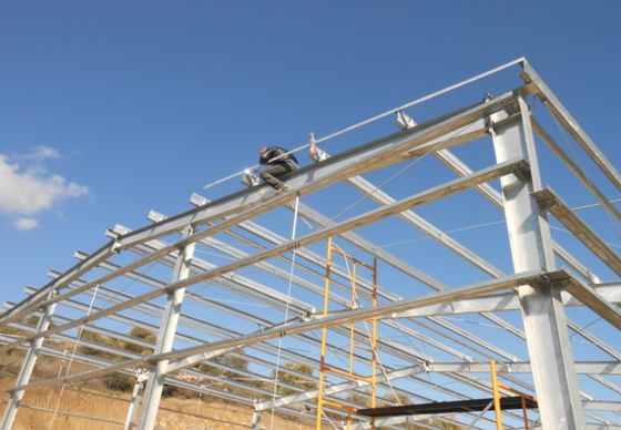 Hot Dip Galvanized Industrial Steel Bangunan Konstruksi Tahan Korosi