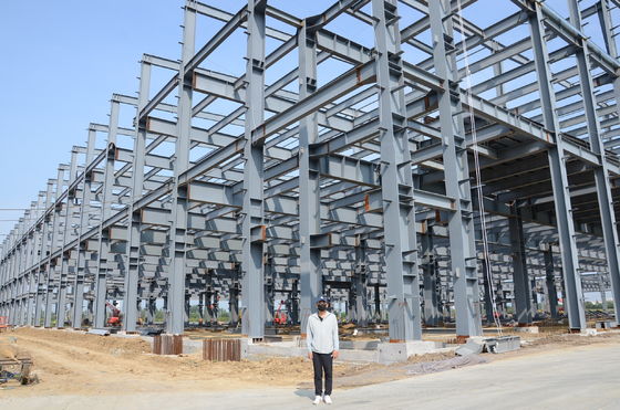 ISO9001 Prefabrikasi Struktur Baja Ringan Bangunan Konstruksi Metal Workshop Sheds
