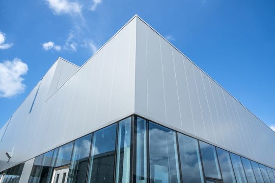 Industri Prefabrikasi Struktur Baja Gudang Dengan atap dan dinding terisolasi