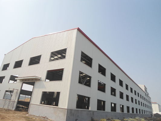 Bangunan baja prefabrikasi dengan desain khusus
